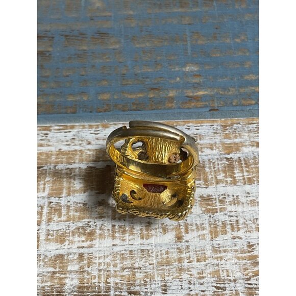 Vintage Gold-Tone Cocktail Ring With Red Glass Stone - Picture 5 of 5
